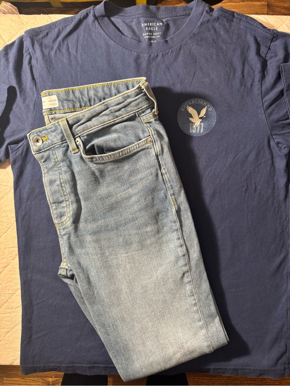 Casual Men’s 2 piece Outfit! Tee/Jeans, New